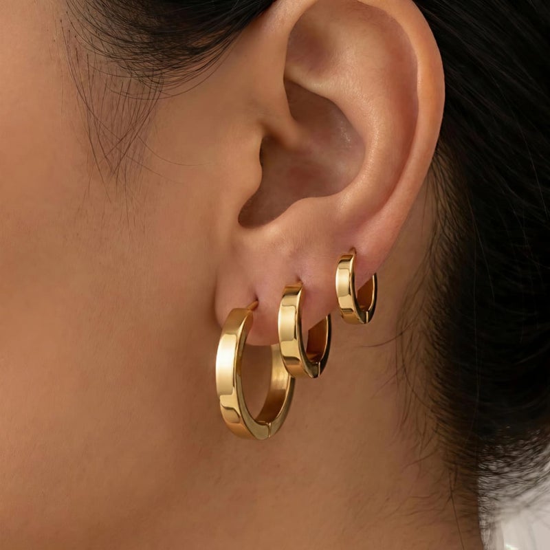 طقم حلقان أنيقة، مصنوعة من الستانلس ستيل المقاوم للصدأ. 3 أزواج بمقاسات متدرجة، لتمنحك حرية التنسيق بأسلوب الطبقات أو اختيار المقاس الأمثل لكل مناسبة. - Image 4